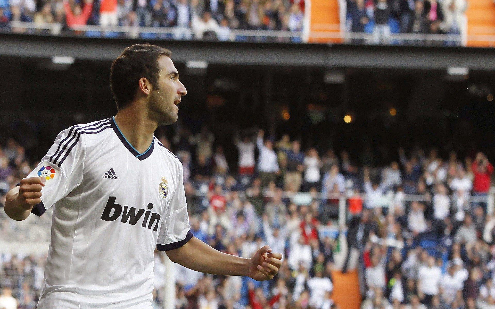 欧战赛场再生事端，部分水晶宫球迷斯特拉斯堡闹事，防暴警察紧急介入平息混乱